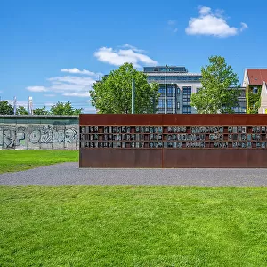 Berlin Wall Collection: Memorial sites honoring victims of the wall
